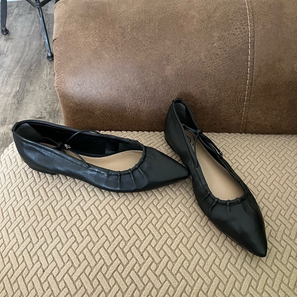 New, never worn. I forgot to return them and now the time is up to return. - Picture 8 of 14